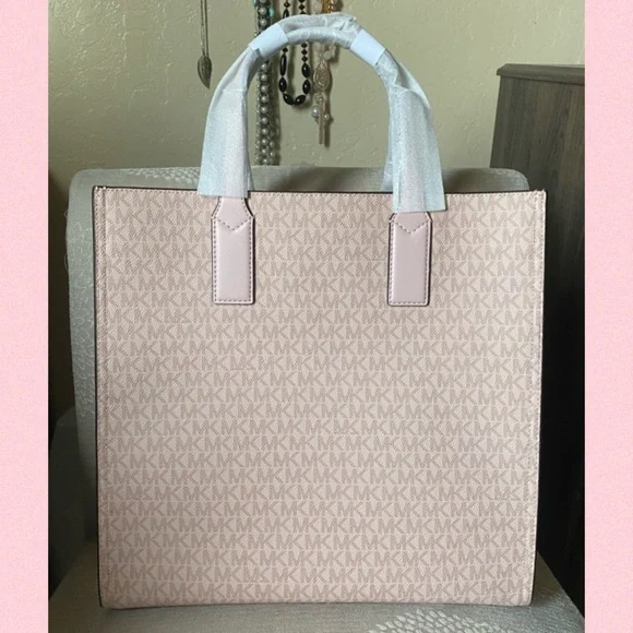 ✨MICHAEL KORS✨Authentic Michael Kors Large Tote!